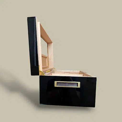Side Handle View of Black Lacquer Cigar Humidor HM-210L-BK