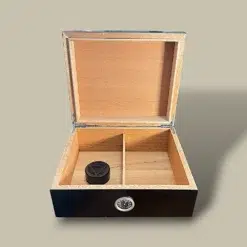 Black Lacquer Cigar Humidor HM-117M-BK – Open Interior