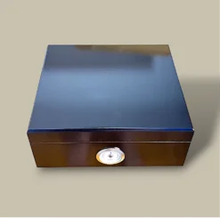 Black Lacquer Cigar Humidor HM-116M-BK – Top View