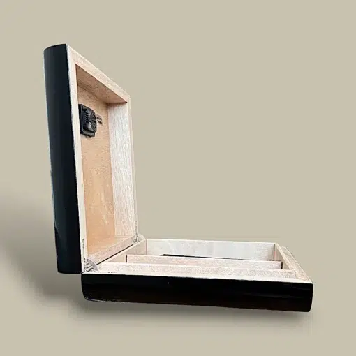 Black Lacquer Cigar Humidor HM-105AE-BK – Side Angle