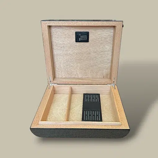 Carbon Fiber Cigar Humidor HM-105AE-CF – Open Interior