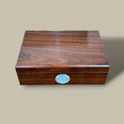 Walnut Gloss Cigar Humidor HM-106B-WT – Top Closed