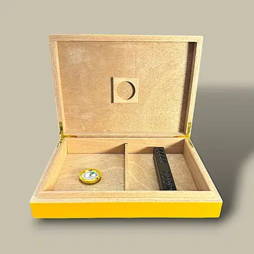 Yellow Che Guevara Cigar Humidor HM-115W-YL – Open Interior