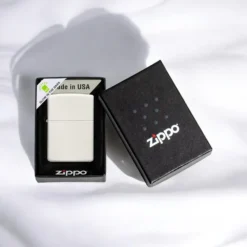 ZIPPO® Glow In The Dark Lighter Glowing 49193