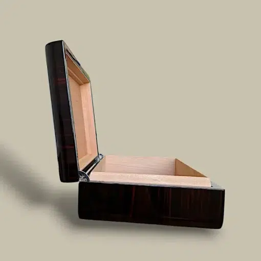 Side Profile of Ebony Finish Humidor