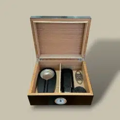 Open Humidor with Gift Set – Glossy Black – 35 Cigars