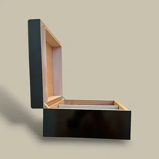 Black Gloss Humidor – Side View Open – 35 Cigars