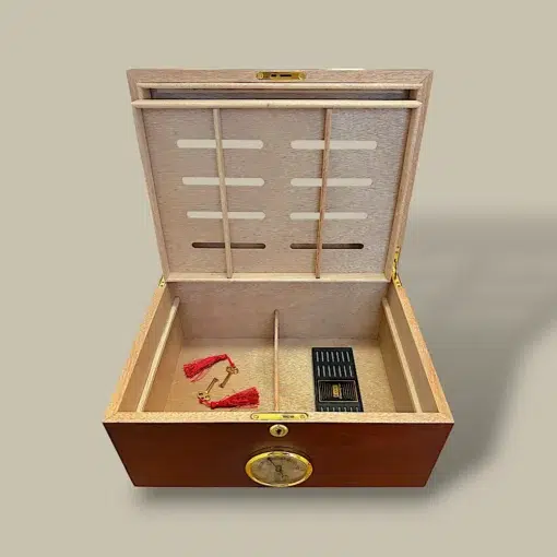 Cherry Humidor Interior – Humidifier and Key Set – 80 Cigars